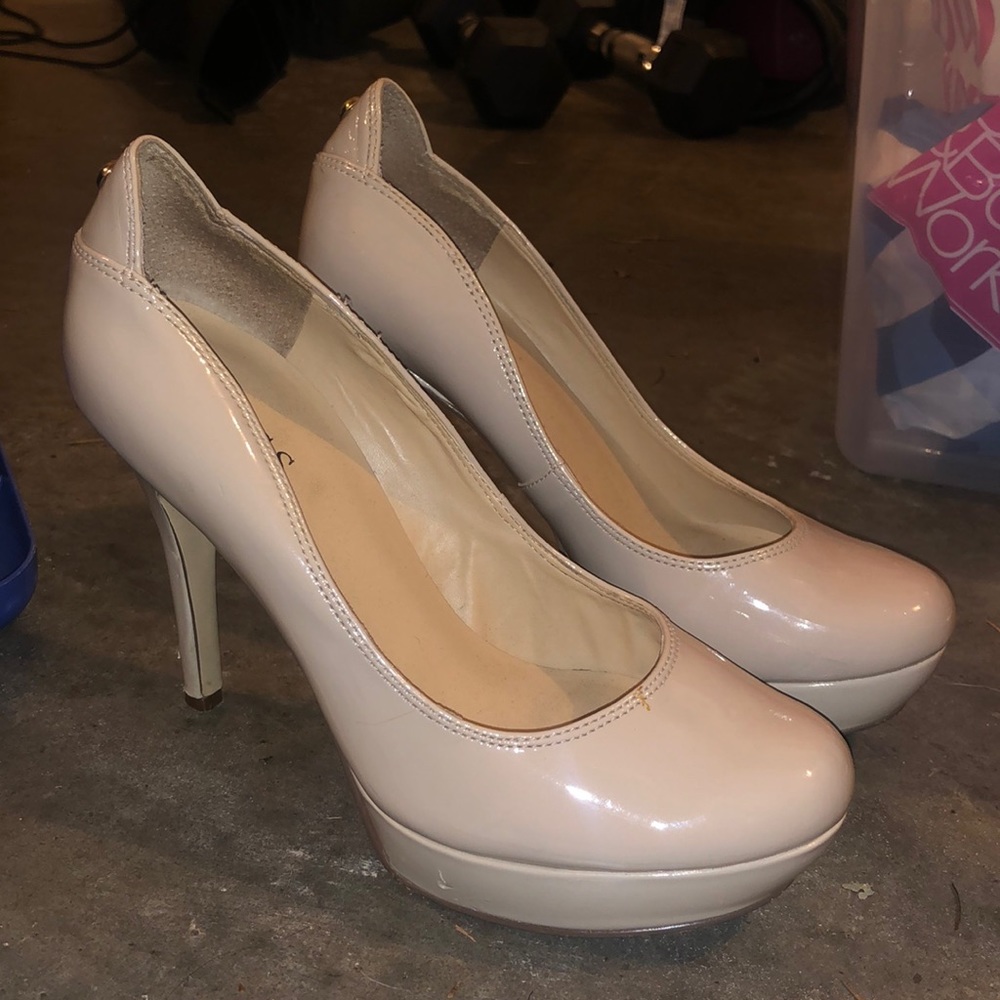 Guess nude pumps